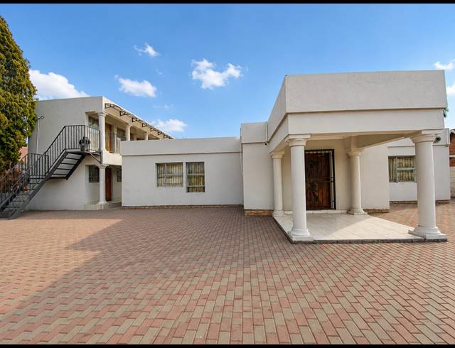 31 BEDROOM HOUSE FOR SALE IN VANDERBIJLPARK SE 7